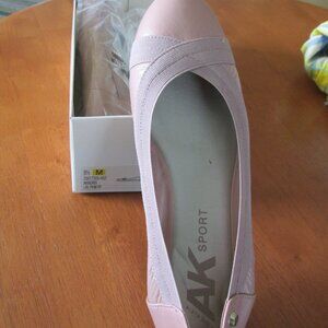 Anne Klein Woman's Flat Shoe